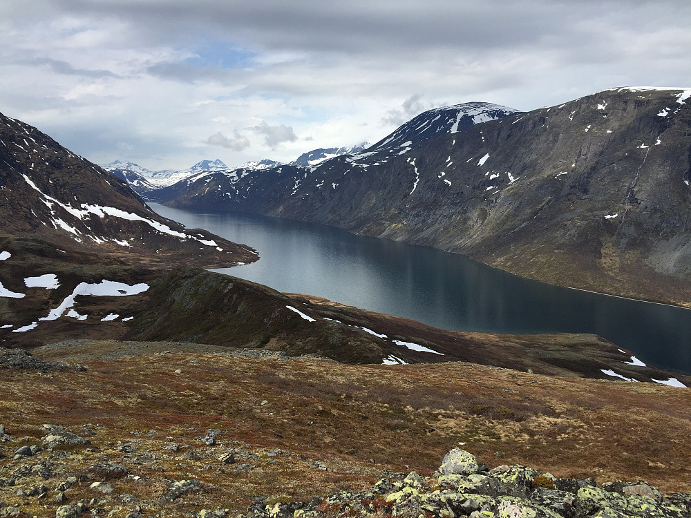 Fra Gjendehøe (1257 m) mot Gjende.