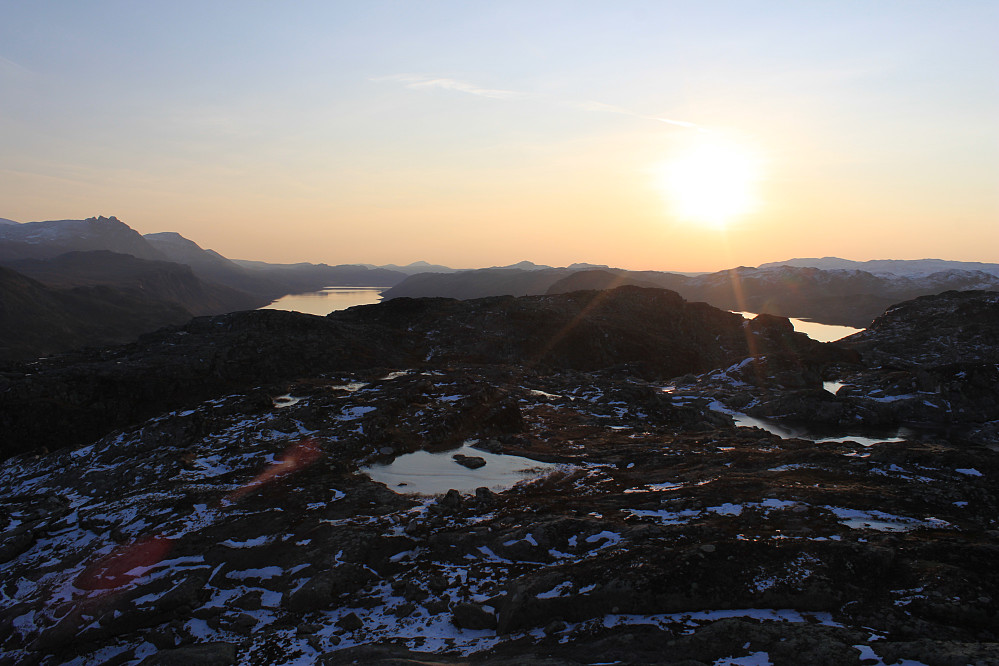 Høstmorgen på Hundeknappen (1547 m). Utsikt mot øst.