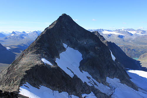 Knutsholstinden (2341 m) fra Vesle Knutsholstinden.