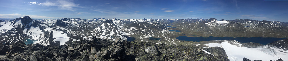 Panoramautsikt fra Skarddalstinden (2100 m).