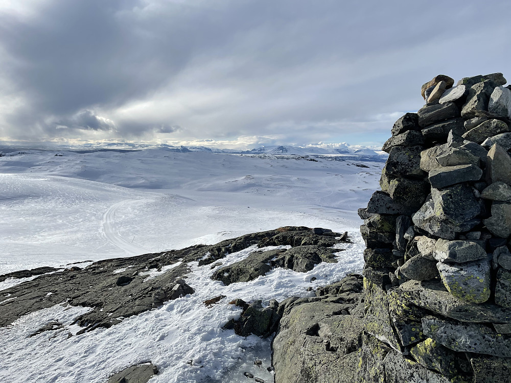 Nystølvarden (1295 m). Utsikt mot Hemsedal.
