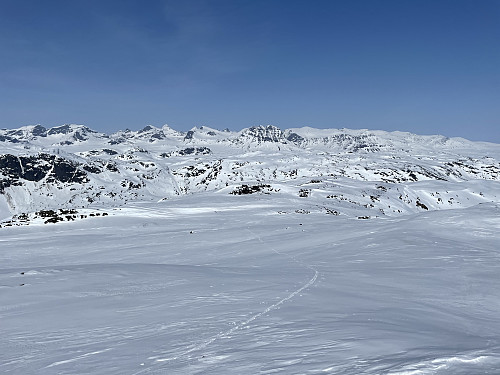Fra Sørvest for Djupebotten (1544 m) mot Gjendealpene i nord.