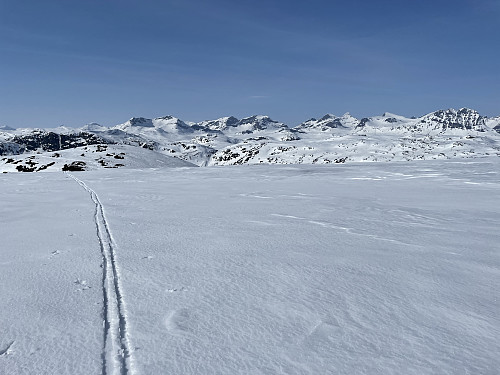 Fra Yksnnøse (1475 m) mot nordvest.