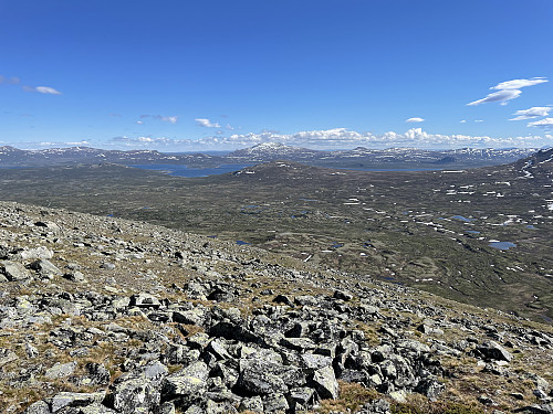 På Oskampen Sørtoppen (1502 m). Utsikt mot syd.