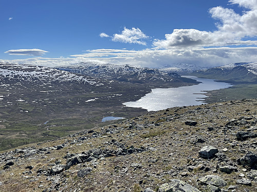 På Oskampen Sørtoppen (1502 m). Utsikt mot vest.