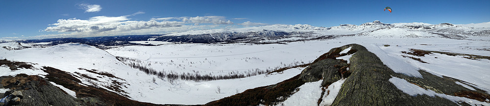 Panoramautsikt fra toppen av Knausehøgdi lørdag 27. april 2013.