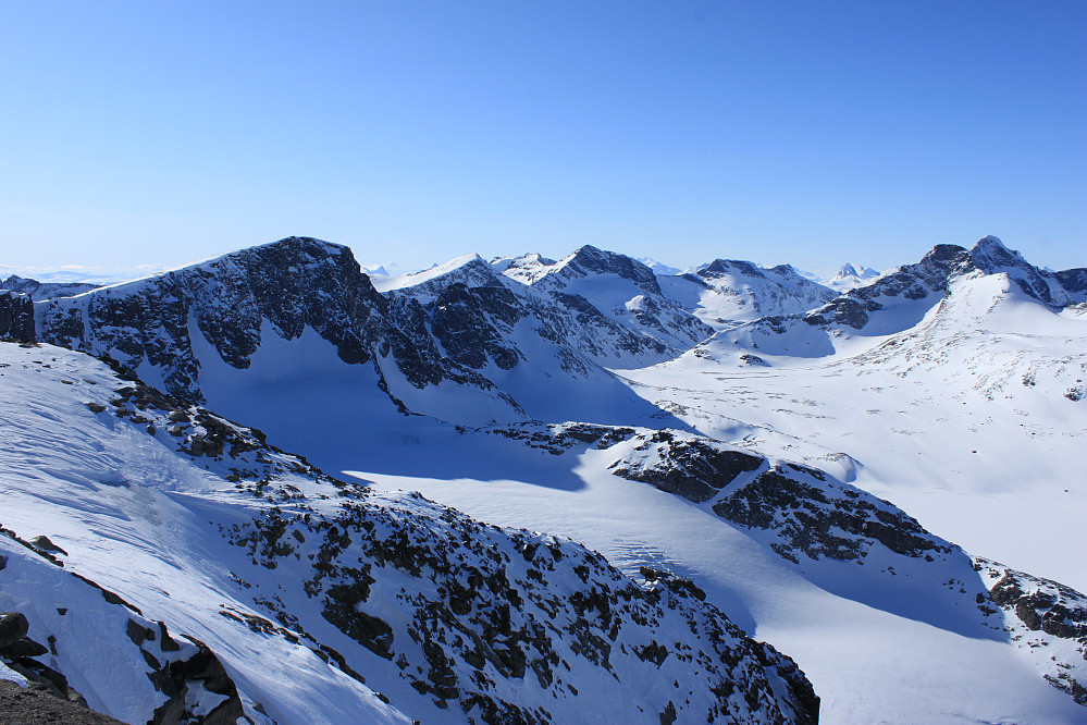 Utsikt fra toppen av Mugna (2159 moh.) innover Leirungsdalen.