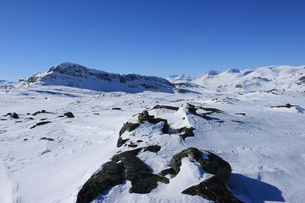 Flott panoramautsikt fra toppen av Gravolskampen mot Bitihorn (1607 m.o.h.) og Gjendealpene.