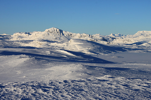 Bitihorn (1607 moh) og Jotunheimen fra Stryteberg (1310 moh).