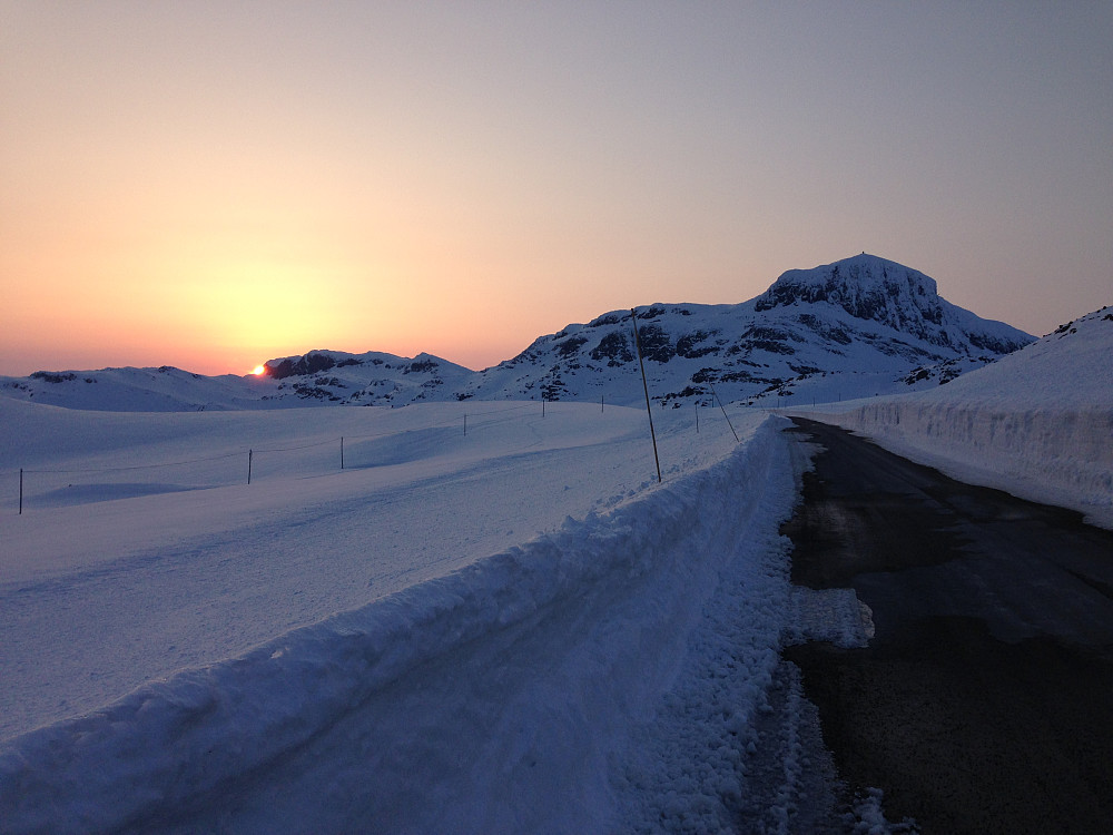 Solnedgang like ved Båtskaret og Bitihorn (1607 moh).