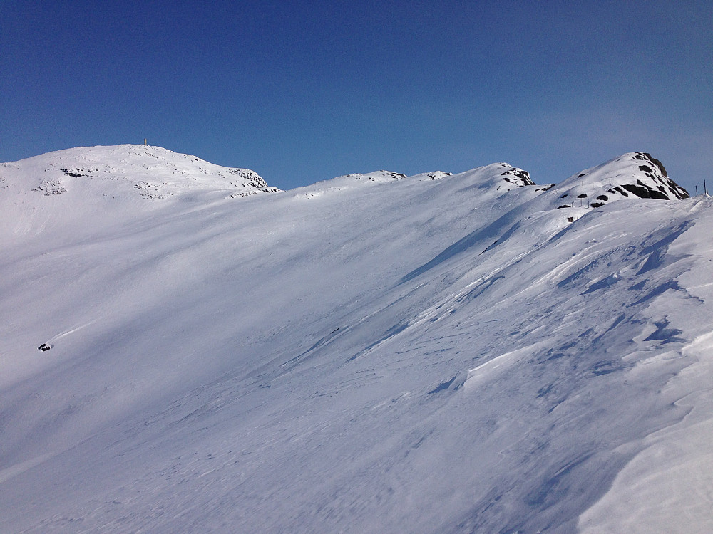 Fra Velumskaret med utsikt oppover mot Bitihorn.