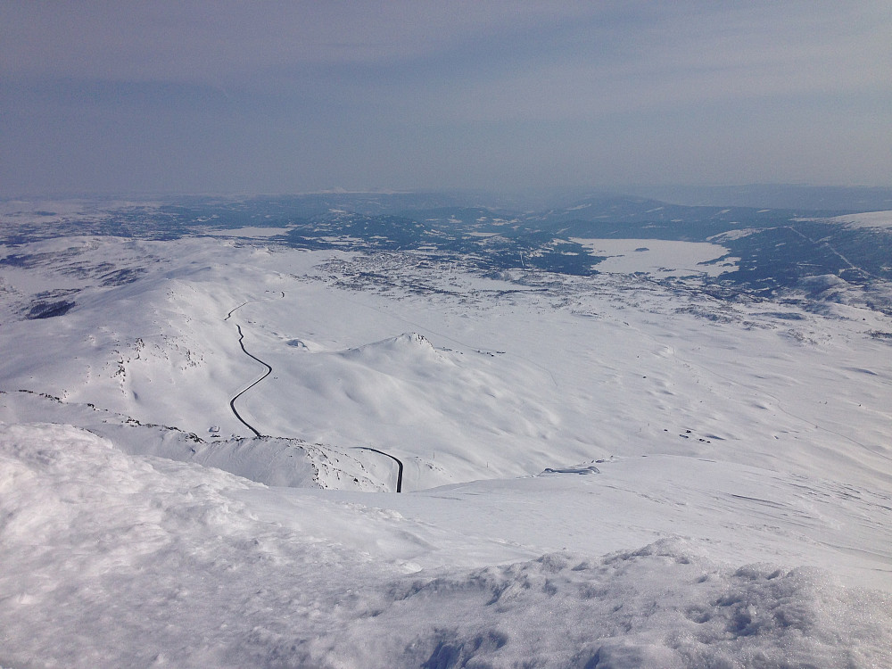 Utsikt sydover mot Beitostølen og Valdres fra toppen av Bitihorn.