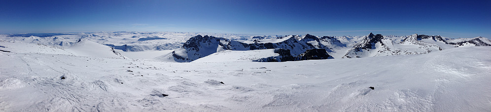 Panoramautsikt fra toppen av Vestre Kalvehøgde (2208 moh).