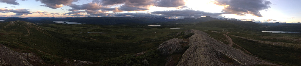 Panoramautsikt fra toppen av Knausehøgdi (1123 moh).