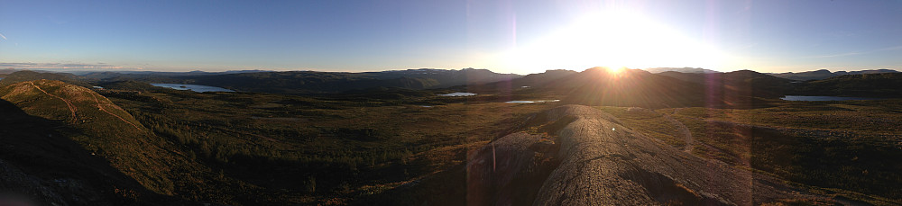 Panoramautsikt fra toppen av Nørre Knausehøgdi (1123 moh).