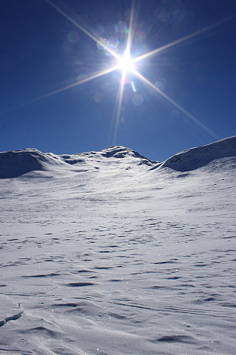 Strålende påskesol over Bitihorn (1607 m.o.h.).