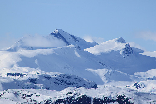 Vest-Jotunheimen sett fra Mugnetinden med telelinse.