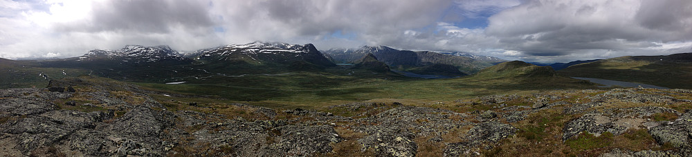 Panoramautsikt fra toppen av Søre Brurskardsknappen (1458 moh).