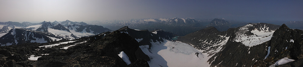 Panoramautsikt fra toppen av Tjønnholstinden (2330 moh) mot nord.