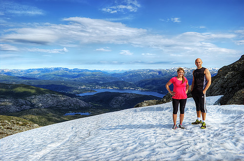 På vei opp med Samnangerfjorden bak oss