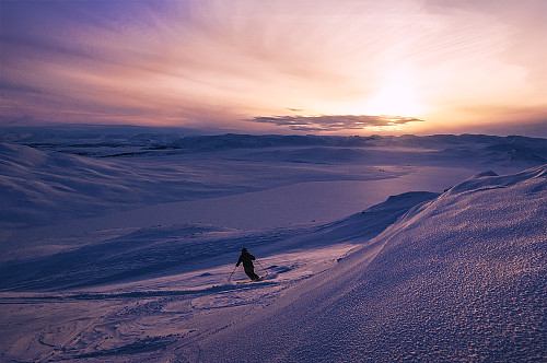 På vei ned Austre Langesjåhovda i solnedgang
