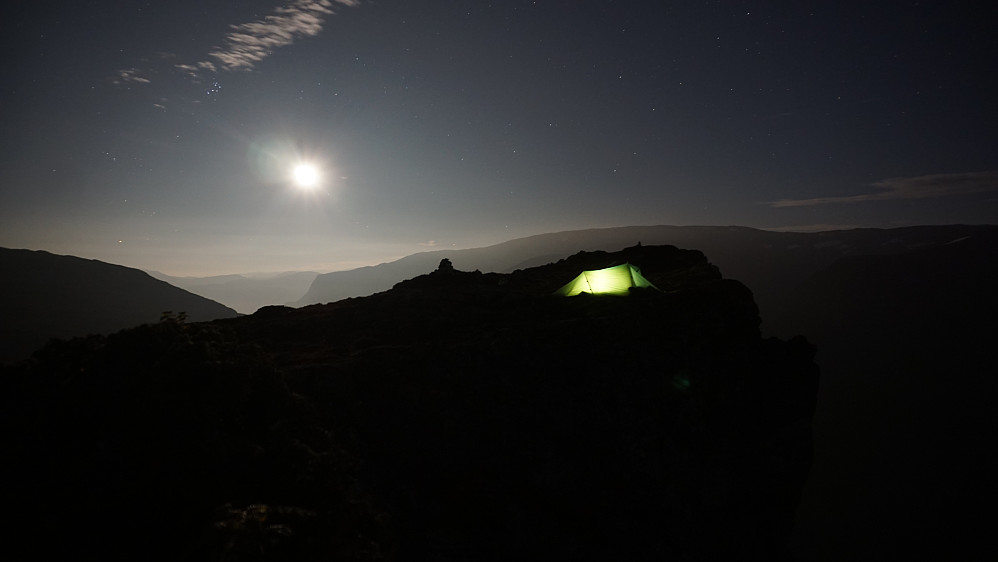 Breiskrednosi by night. Stjerneklart og helt vindstille. Magisk!