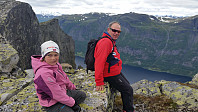 Ine og Egil med utsikt rett ned til Bergit og Bestefar