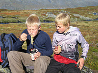 Sander og Vebjørn har lunsjpause