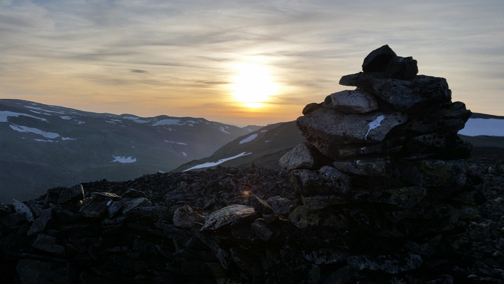 Solnedgang fra toppen av Belgjinøsen