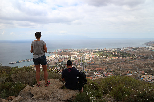 Egil og meg på toppen, med utsikt mot Los Cristianos