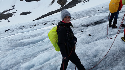 På tur ned gikk vi bort og såg på bresprekkene