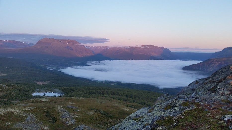 Tåka ligger over Vangsmjøsa