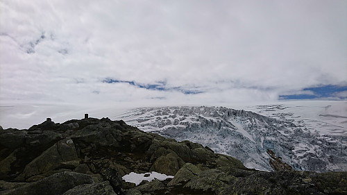 Reinanuten med Buerbreen i bakgrunnen
