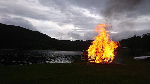 St.Hans bål ved Bjårvatnet