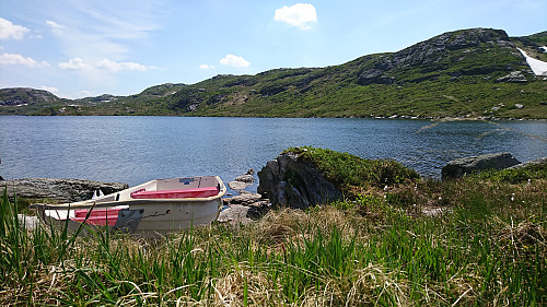 Forlatt båt ved Lysevatnet