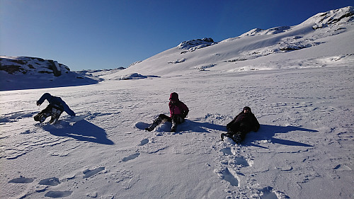 Og selvsagt måtte det lages engler i snøen