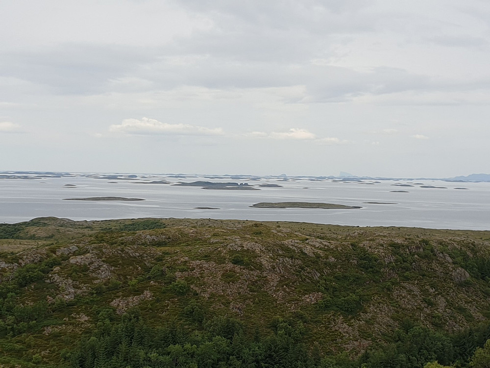 Trænastaven og Lovund mot nord!