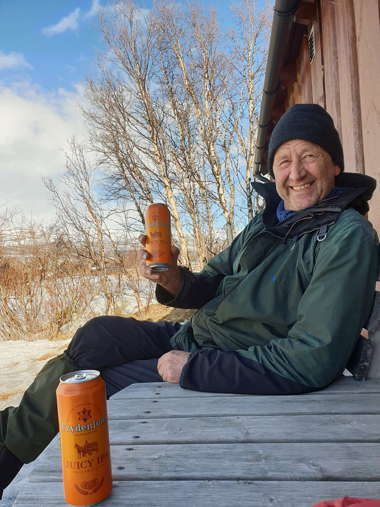 Turen avsluttes i hytteveggen med en Ipa, forøvrig kort utendørs fornøyelse da det er storm i kasta!