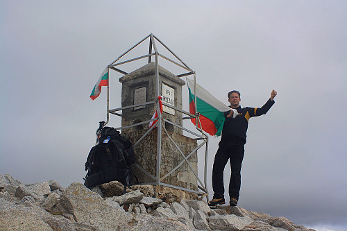 Auf dem Мусала (Musala; 2925,304m), dem höchsten Berg von Bulgarien.