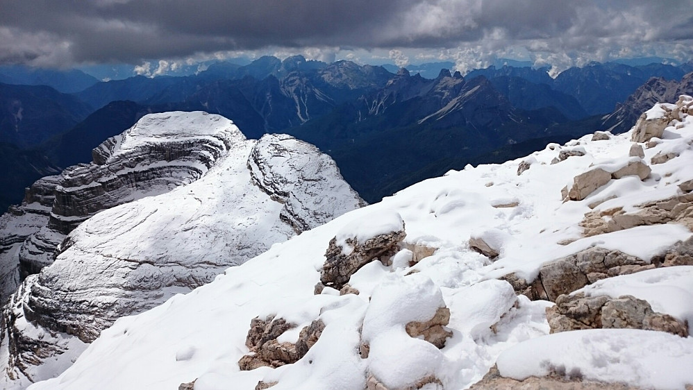 Ab etwa 2500m lag Neuschnee.