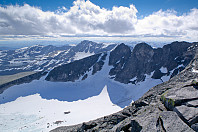 Am Hauptgipfel angelangt. Blick zurück über den Gletscher und unsere Route.