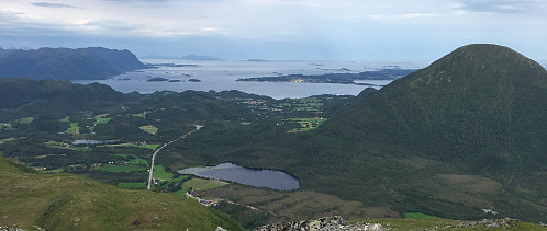 Fra Valltua retning vest, med Midsund, Jendem og Aukra godt synlig.