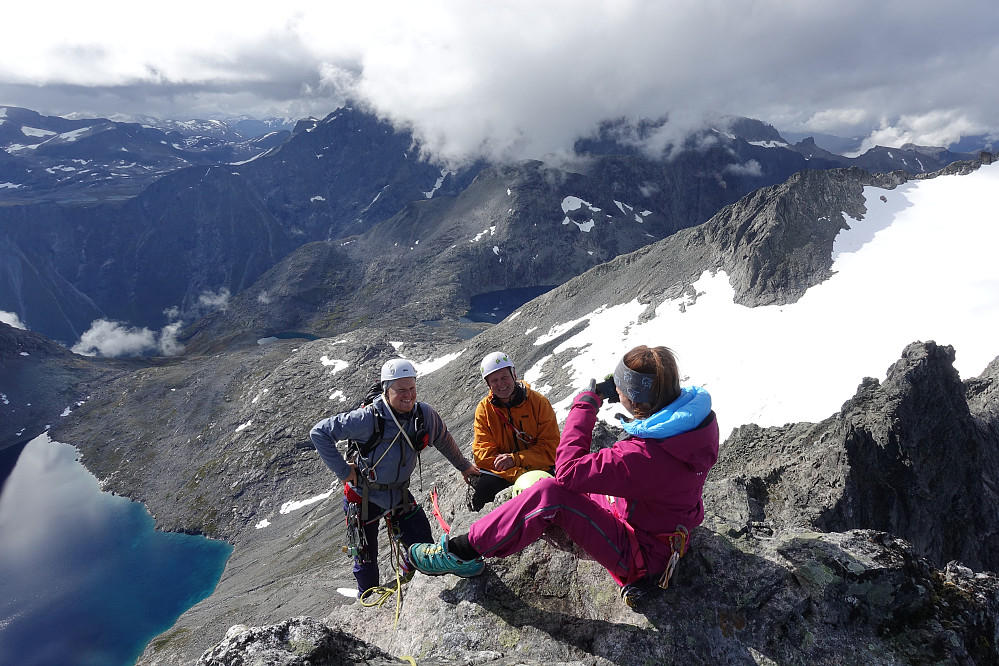 Typisk fotografering på toppen. Iver G og Erik B poserer uoppfordret.