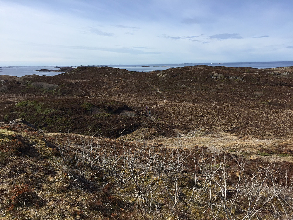 Fra Grønhaugen retning Brenslen. I bakgrunnen bl.a Sandøya og Ona Fyr i det fjerne.