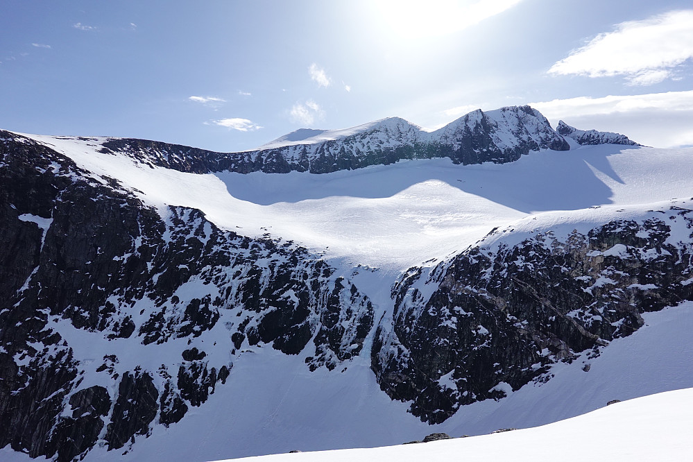 På ca 1200 meters høyde får vi dette bildet med Sjøvdøla oppe til venstre.