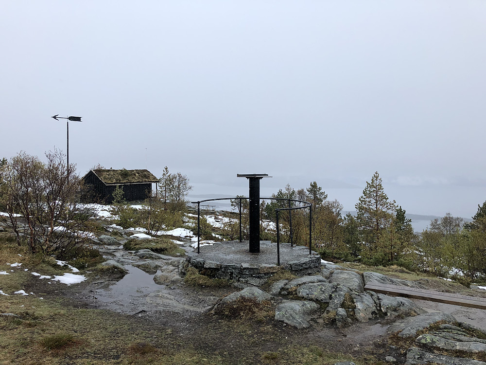 Vått og snø/sluddbyger i lufta idag.