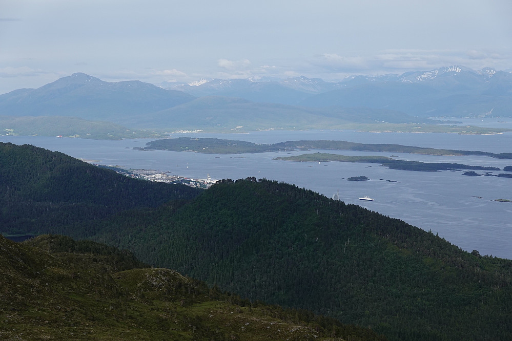 Molde by godt skjult bak Kringstadnakken bl.a.