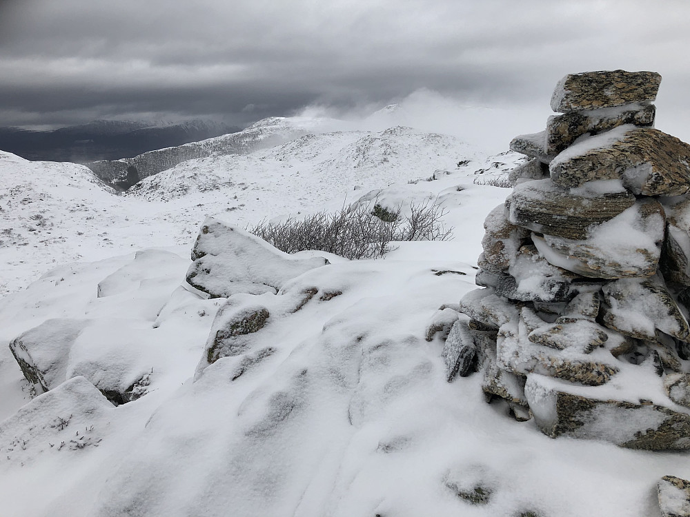 Fersk nysnø på toppen, dårlig skiføre.
