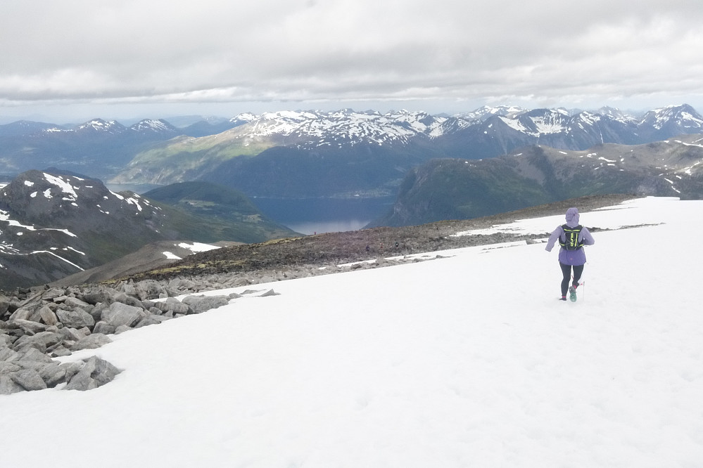 Fremdeles litt snø igjen i høyden.