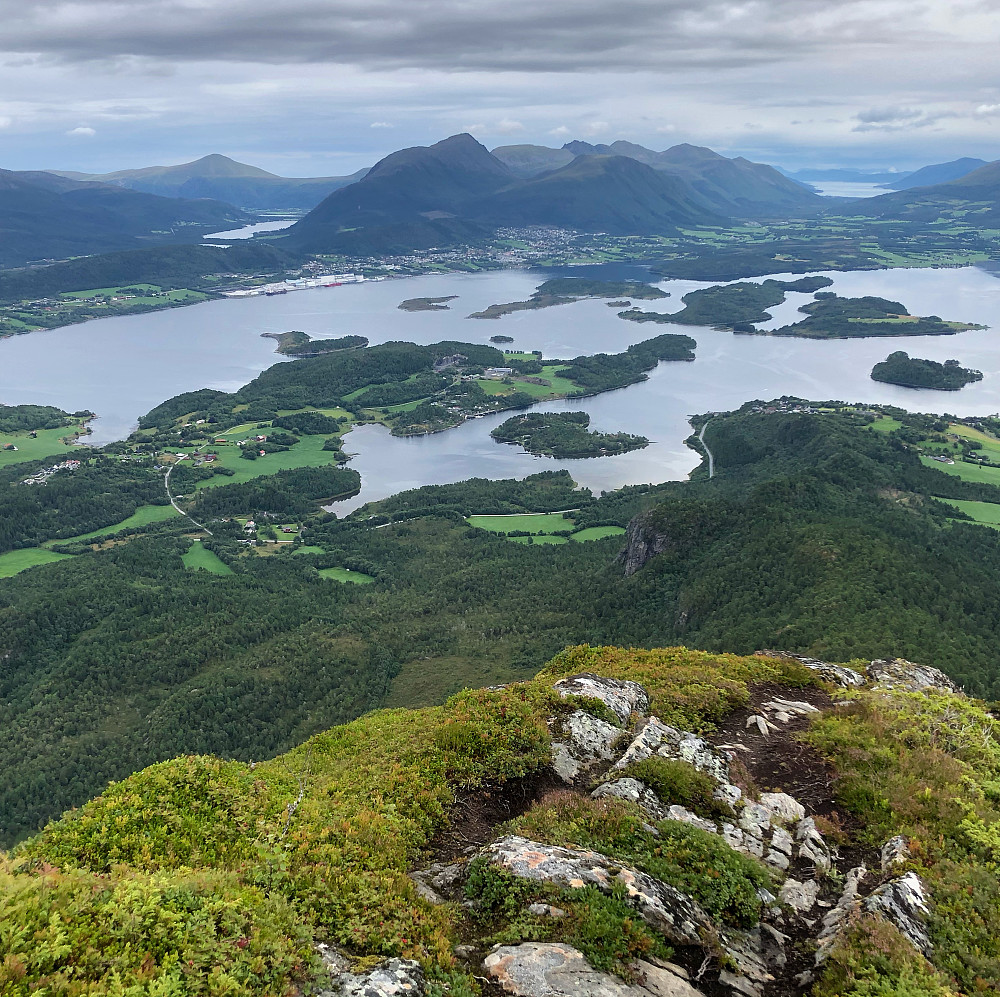 Hustadvika kommune sett fra Jendemsfjellet øst.